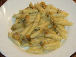 Macarrones, ajo y una latita de berberechos